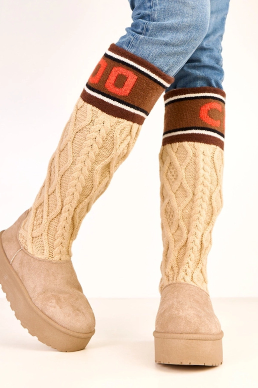 Beige Schneestiefel mit Plateausohle...