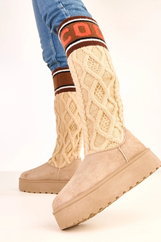 Beige Schneestiefel mit Plateausohle...