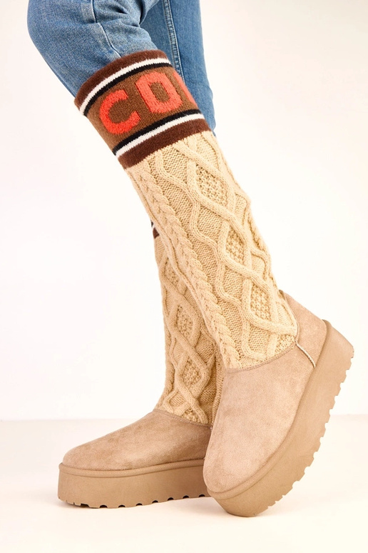 Beige Schneestiefel mit Plateausohle...