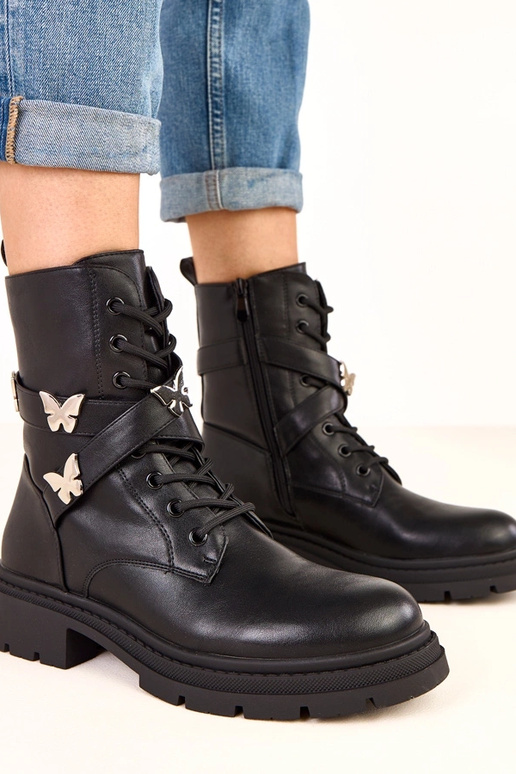 Schwarze Stiefeletten mit... Schwarze Stiefeletten mit...