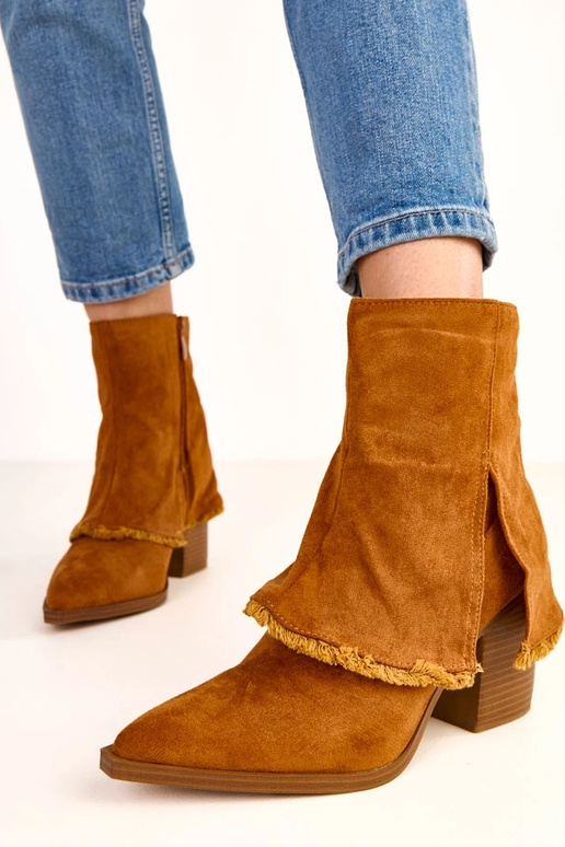 Braune Stiefeletten mit Absatz und... Braune Stiefeletten mit Absatz und...