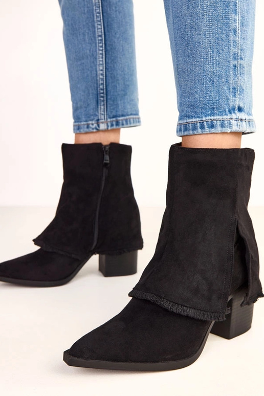 Schwarze Stiefeletten mit Absatz und... Schwarze Stiefeletten mit Absatz und...