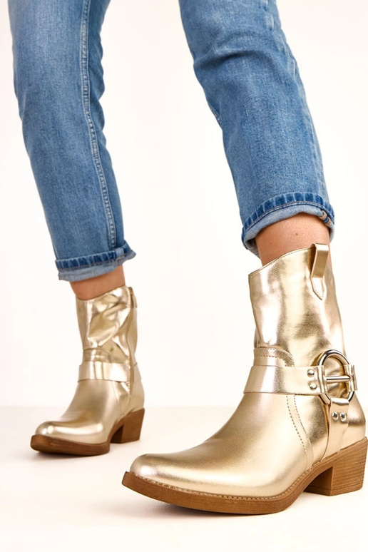 Goldene Cowboystiefel mit Absatz und... Goldene Cowboystiefel mit Absatz und...
