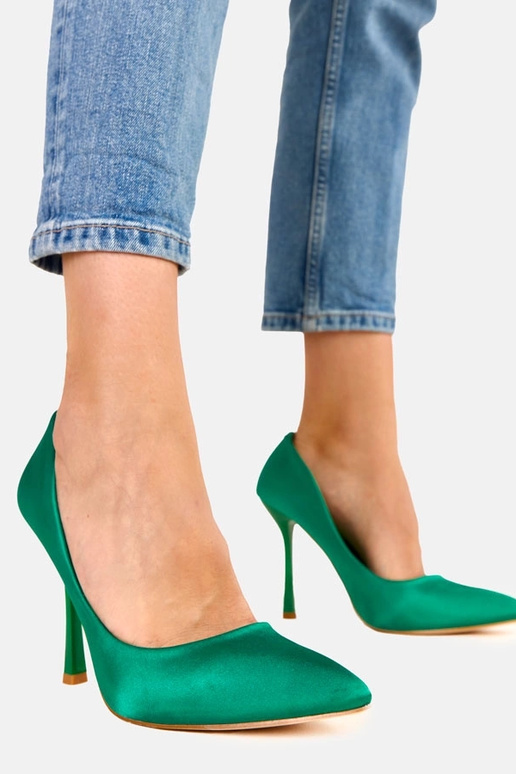 Grüne High Heels mit Satinverzierung... Grüne High Heels mit Satinverzierung...