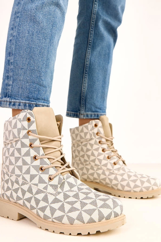 Sandfarbene und schwarze... Sandfarbene und schwarze...