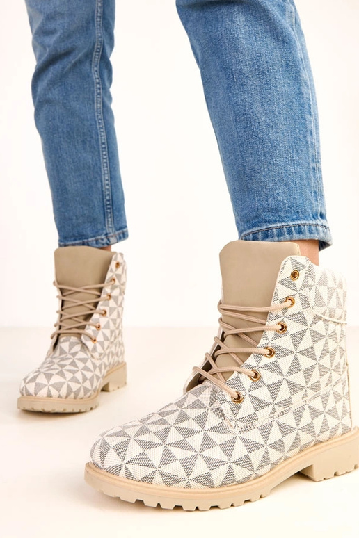 Sandfarbene und schwarze... Sandfarbene und schwarze...