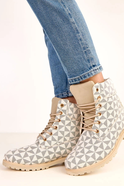 Sandfarbene und schwarze... Sandfarbene und schwarze...