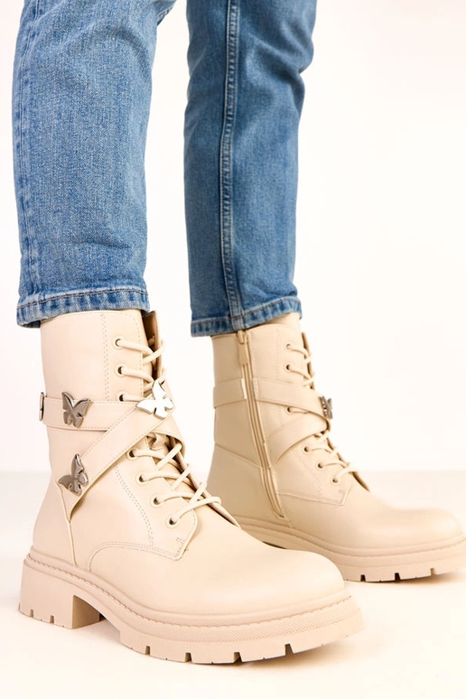 Sandfarbene Stiefeletten, verziert... Sandfarbene Stiefeletten, verziert...