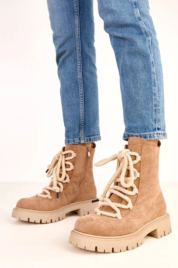 Sandfarbene Stiefeletten...