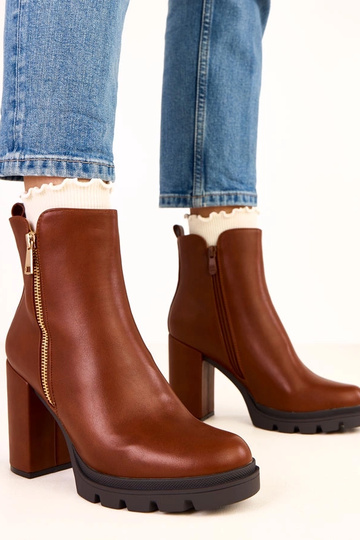 Braune Stiefeletten auf...