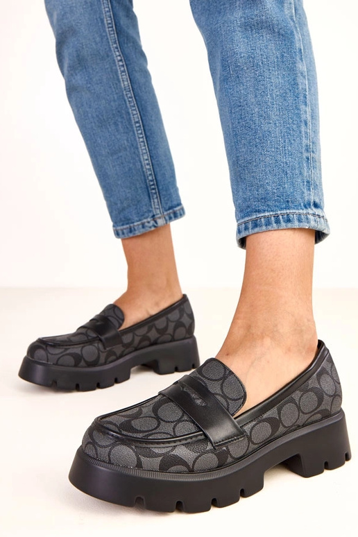 Schwarze Mokassins mit geometrischem...