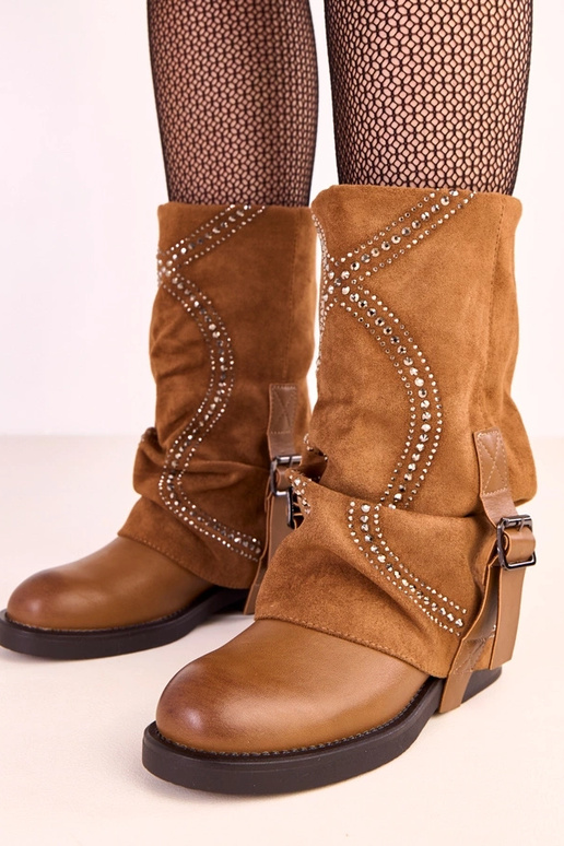 Braune Stiefel mit umgeschlagenem... Braune Stiefel mit umgeschlagenem...