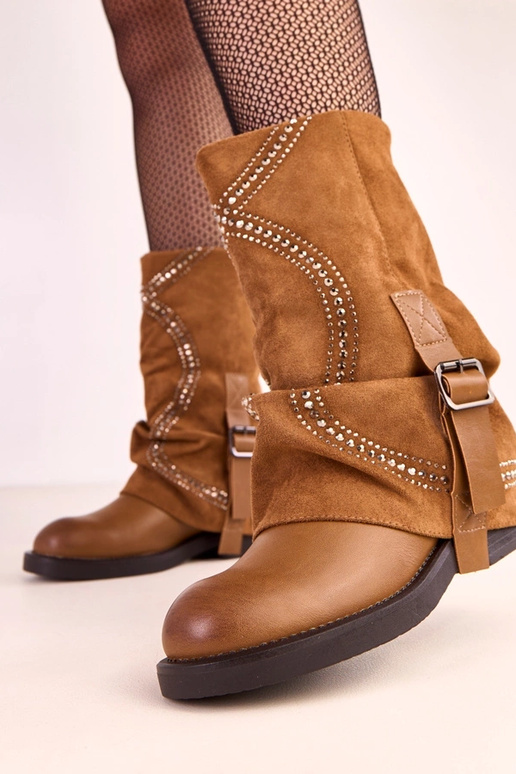 Braune Stiefel mit umgeschlagenem... Braune Stiefel mit umgeschlagenem...