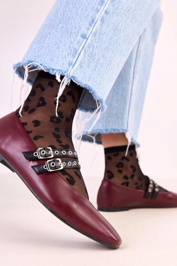 Dunkelrote Ballerinas... 2