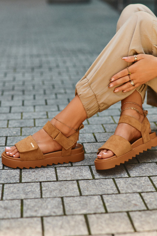 Feminin INildledersandalen mit einer Plattform Big Star NN274705 braune Farbe Feminin INildledersandalen mit einer Plattform Big Star NN274705 braune Farbe