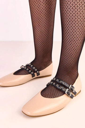Sandfarbene Ballerinas mit quadrater Spitze und Schnallen Alfira