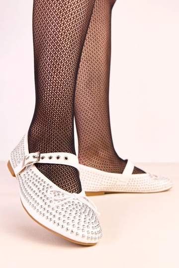 Weiße Ballerinas mit Nieten... 2