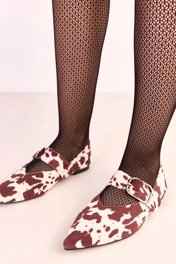 Braune Ballerinas mit Kuhflecken und Schnalle Lena