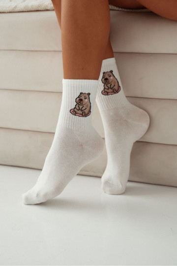 Damen Baumwollsocken mit sitzender Capybara Applikation, in Elfenbeinfarbe