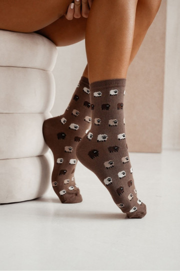 Damen Socken mit Schafapplikation, in brauner Farbe