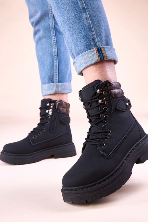 Schwarze warme Trapper aus mattem...