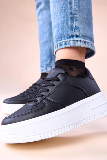 Schwarze Sneakers auf Plateausohle Avita 2