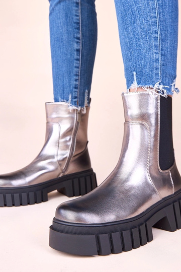 Silberne Stiefeletten auf Plateausohle mit elastischem Band Denya