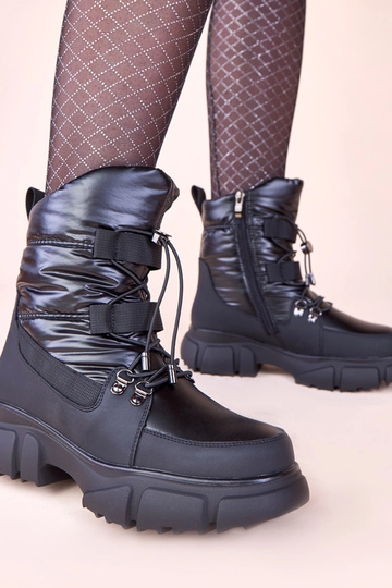 Schwarze glänzende...