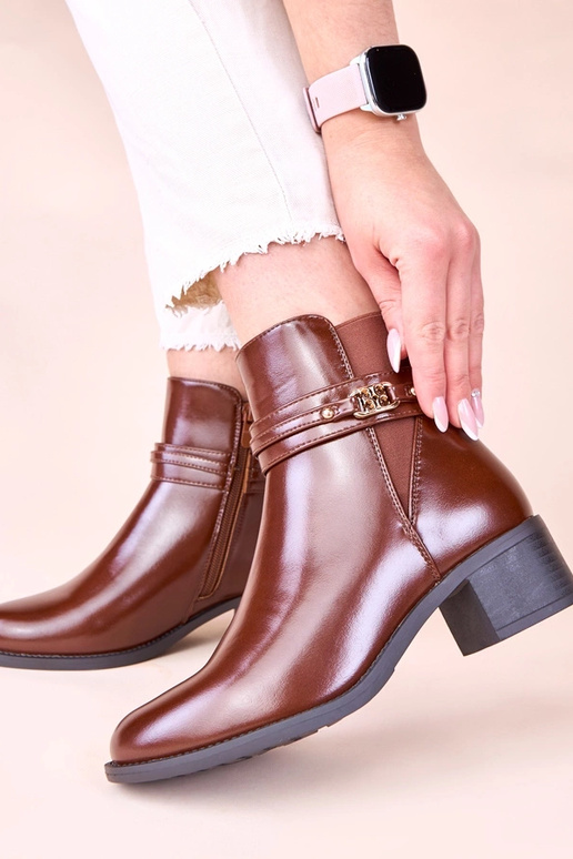 Braune Stiefeletten auf Absatz mit...