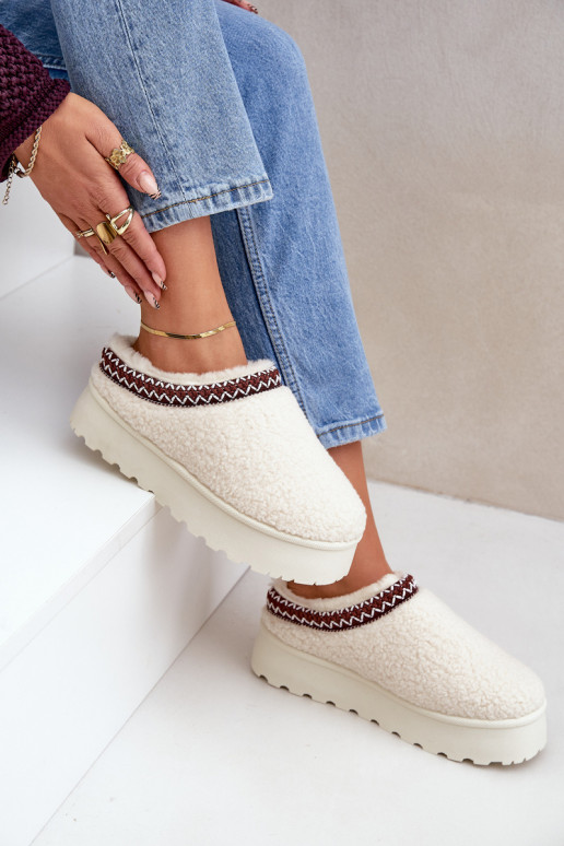 Schneestiefel Hausschuhe mit einer Plattform mit Pelzmantel Typu Baranek elfenbeinfarbe Ovirissa