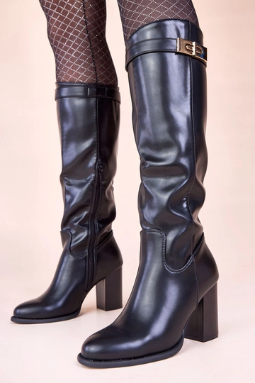 Schwarze Stiefel auf Absatz mit goldenem Schmuck Tessa