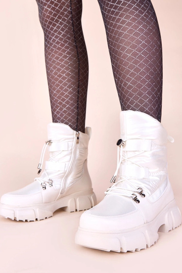 Weiße Schneestiefel mit perlmuttartigem Glanz, gefüttert mit Wildleder Jassi