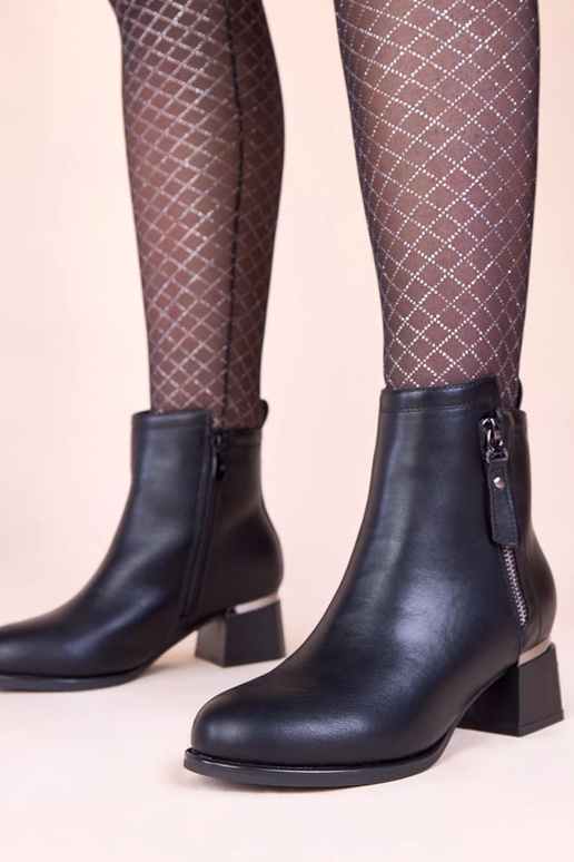 Schwarze massive Stiefeletten mit...