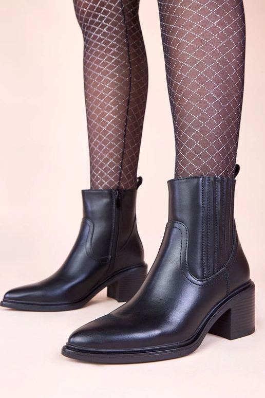 Schwarze Stiefeletten auf Blockabsatz...