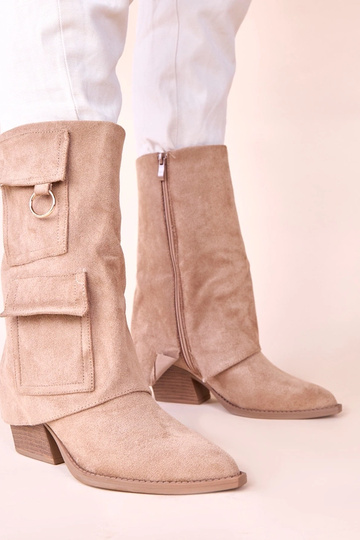 Sandfarbene Stiefeletten auf Absatz mit Taschen Nadiia