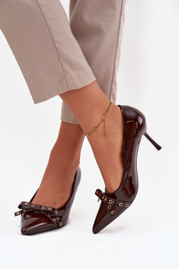 Janisse High Heels mit Lackeffekt und Schleifen in Schokoladenfarbe 2