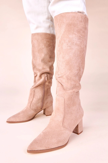 Sandfarbene Overknee-Stiefel aus Kunstvelours auf Absatz Shane