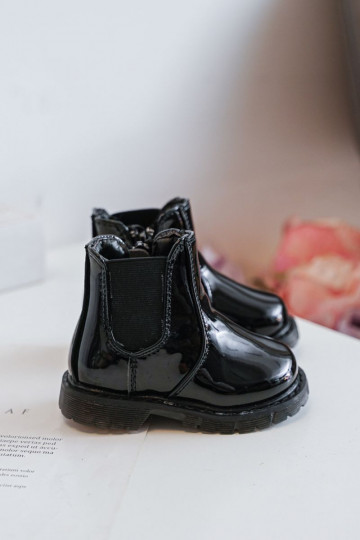 Gewärmte Kinderstiefel mit Lackeffekt, schwarze Farbe Porky