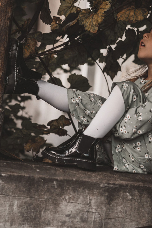 Gewärmte Kinderstiefel mit Lackeffekt, schwarze Farbe Porky