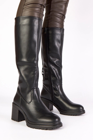 Schwarze Overknee-Stiefel...