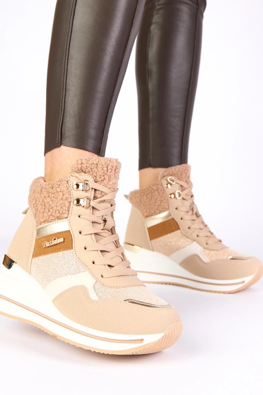 Sandfarbene warme Schneestiefel...