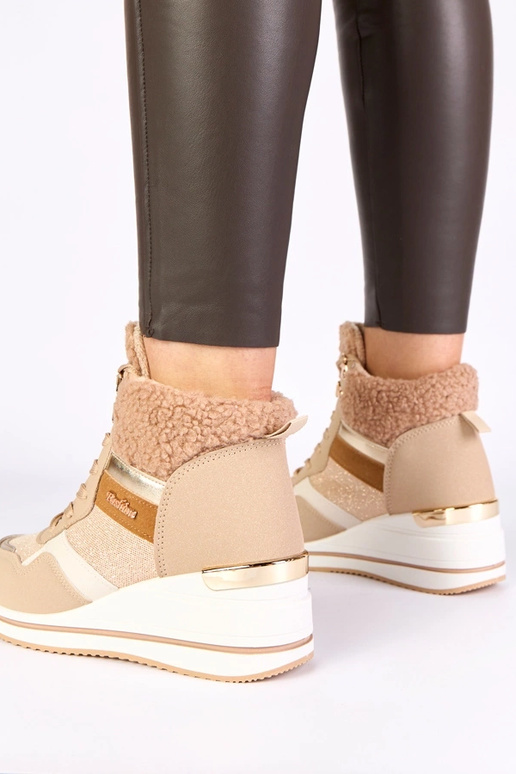 Sandfarbene warme Schneestiefel...