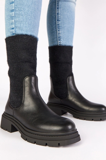 Schwarze Stiefeletten mit elastischem Einsatz und dekorativem Schaft Evelyn