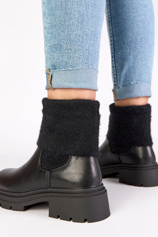 Schwarze Stiefeletten mit elastischem...