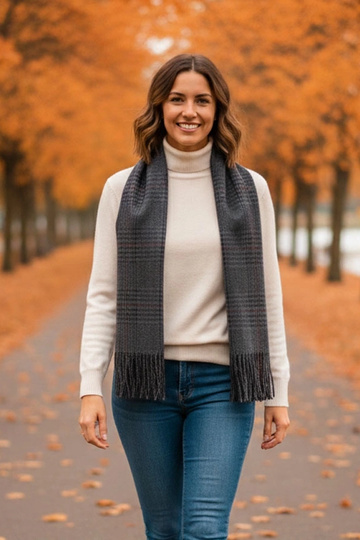 Grau karierter Damenschal...