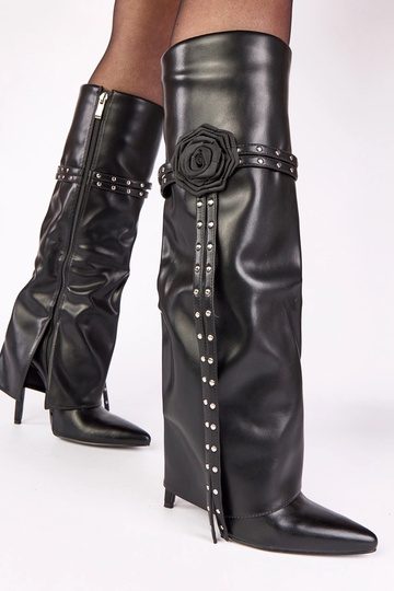 Schwarze Stiefel auf hohen Absätzen mit umgeschlagenem Schaft, mit Rose und Nieten dekoriert Ida 2