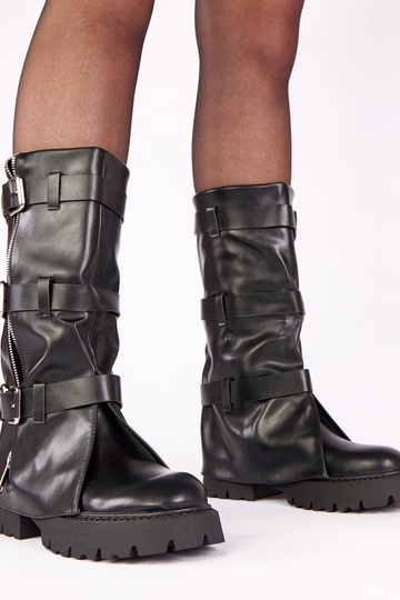 Schwarze Stiefel mit...