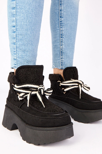 Schwarze Schneestiefel mit Pelz und Plateau Ziza