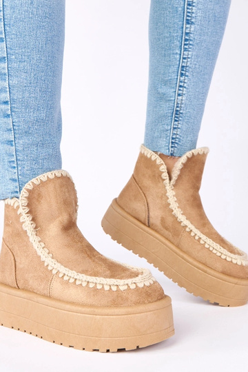 Dunkelbeige Schneestiefel auf Plattform mit dekorativem Stickmuster „Alwena" 2
