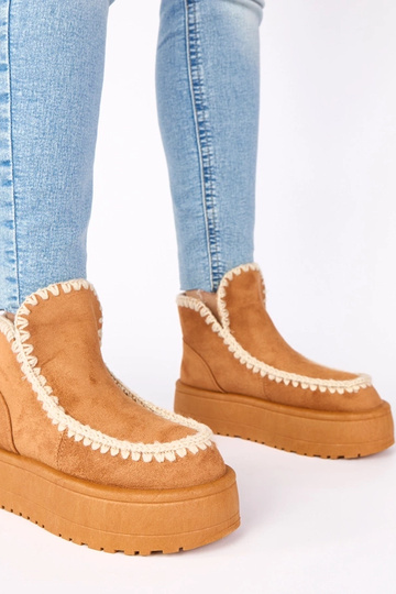 Braune Schneestiefel auf Plattform mit dekorativem Stickmuster „Alwena"